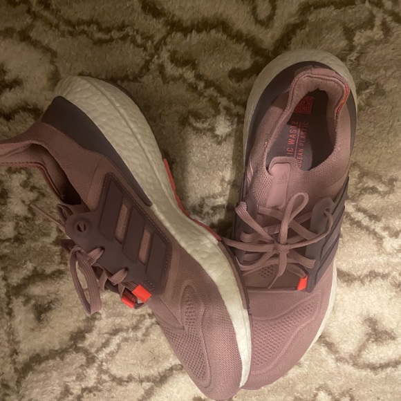 Adidas Ultraboost 22 - Picture 4 of 7